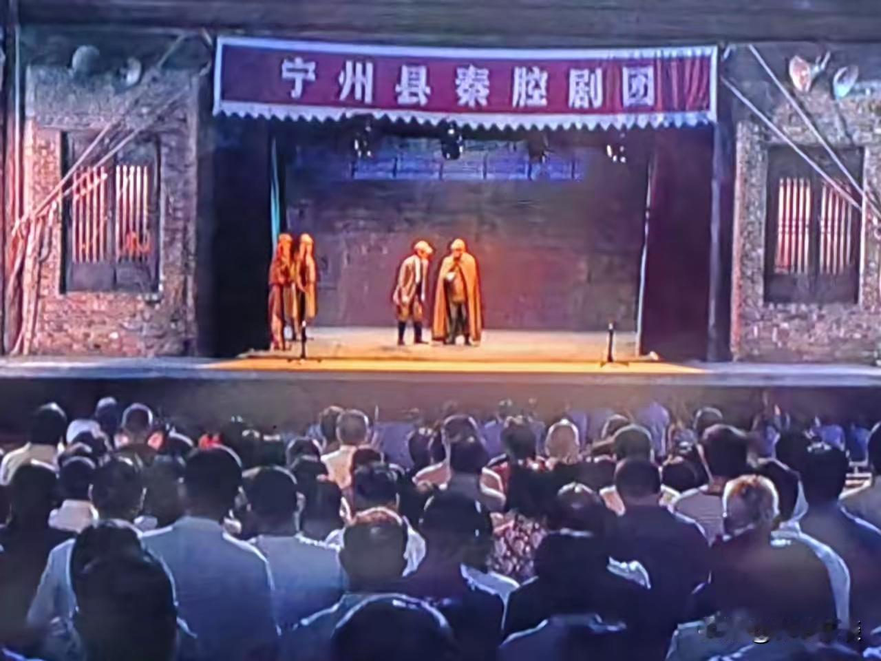 小桥流水江南梦，
大漠孤烟塞北情。
长城内外黄河颂，
华夏文明栖息地。