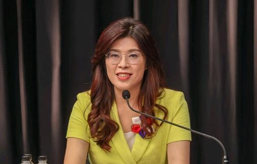 “台独”分子在机场闹事，新党主席吴成典亲自到机场为郑丽文送行！4月7日，根据岛内