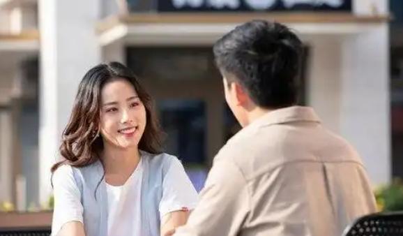 那些当年为了学区房不惜背上几百万房贷、深夜盯着孩子刷题到心梗的80后们，如今却在