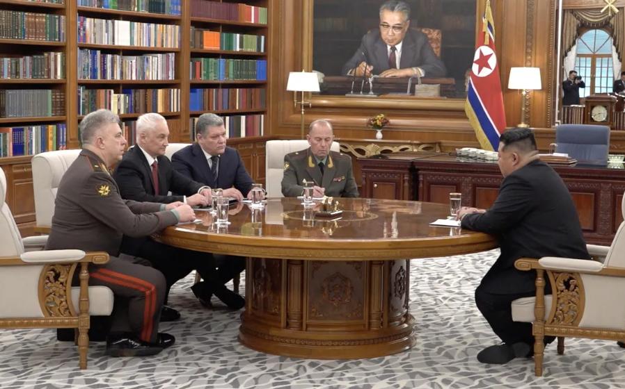 就在刚刚，金正恩重磅表态，敲定两个大方向！
 
据朝中社今天（4月27日）权威发