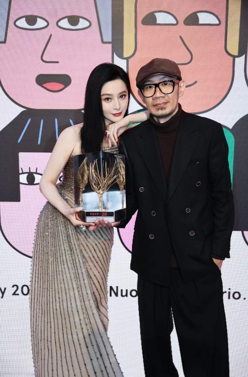 范冰冰获乌迪内远东电影节杰出成就奖当地时间2026年5月1日，演员范冰冰亮相意大