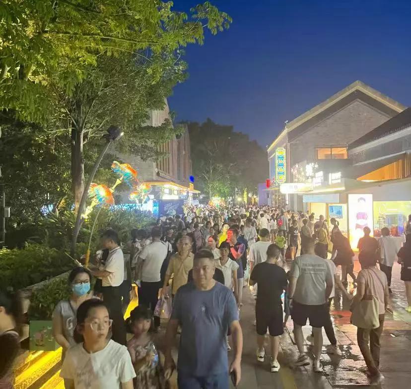 深圳人都走完了?
今年各种媒体大V都在吹说深圳貌似有年轻人了生育率下降↓啥的，深