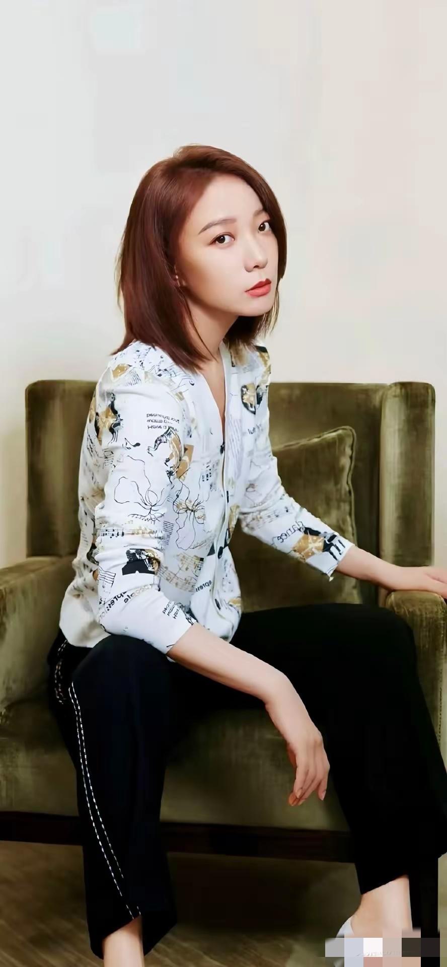 王珞丹的短发绝了！各种风格轻松驾驭，不愧是短发女神 

说到娱乐圈里的短发代表，