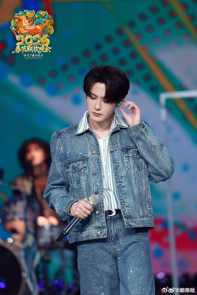 【重温！#卫视马年春晚你最喜欢谁的舞台#？】热气腾腾过大年，各地卫视马年春晚精彩