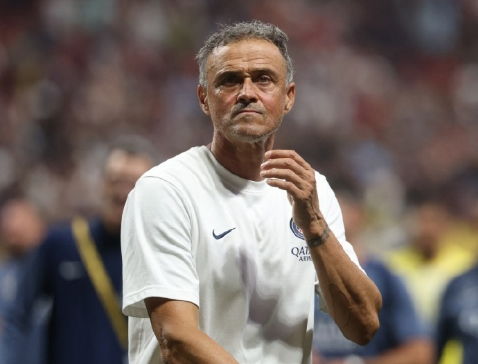 恩里克将与巴黎续约至2030年 据知名记者罗马诺报道，巴黎主帅恩里克接近续约至2