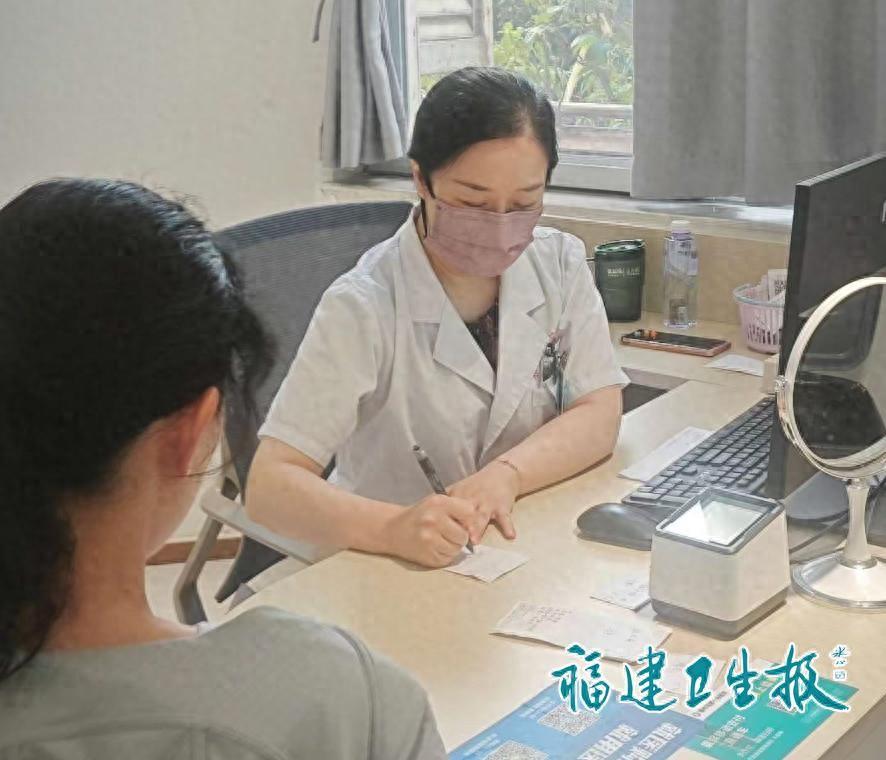 7月16日极目新闻报道，福建，一名男子在朋友家里暂住了几天，回家之后肚子和大腿发