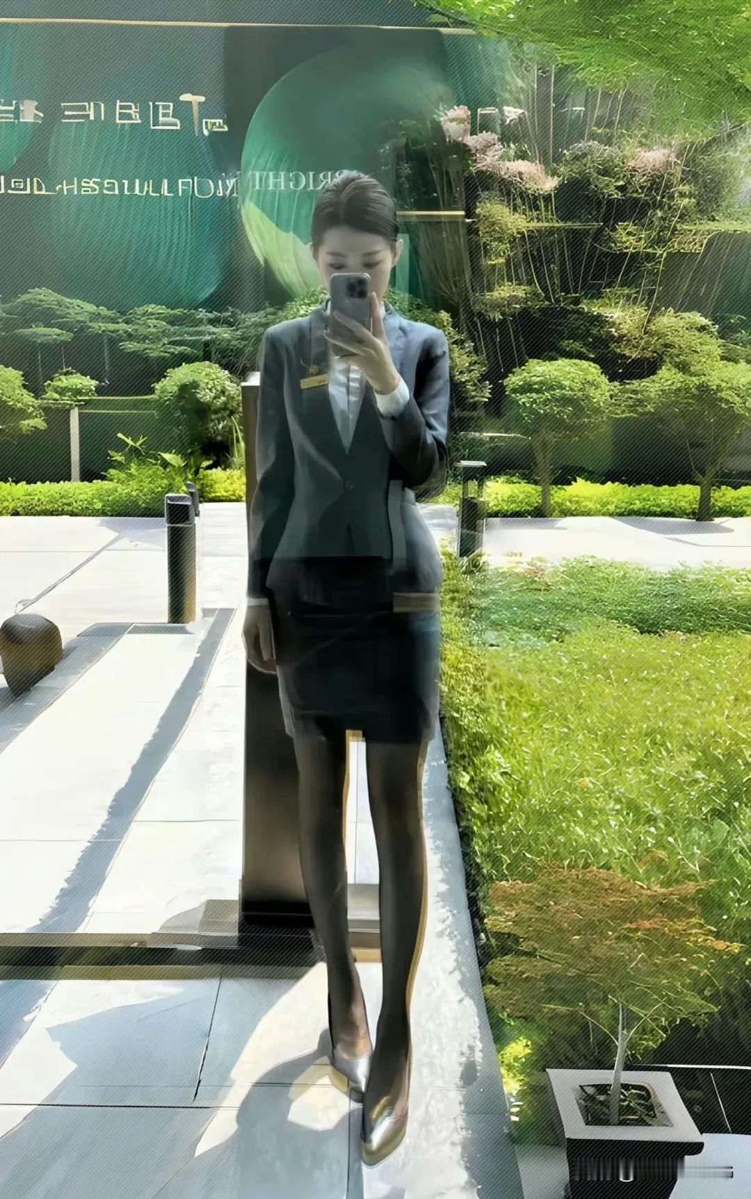 冷艳与性感于一身 ​[赞]