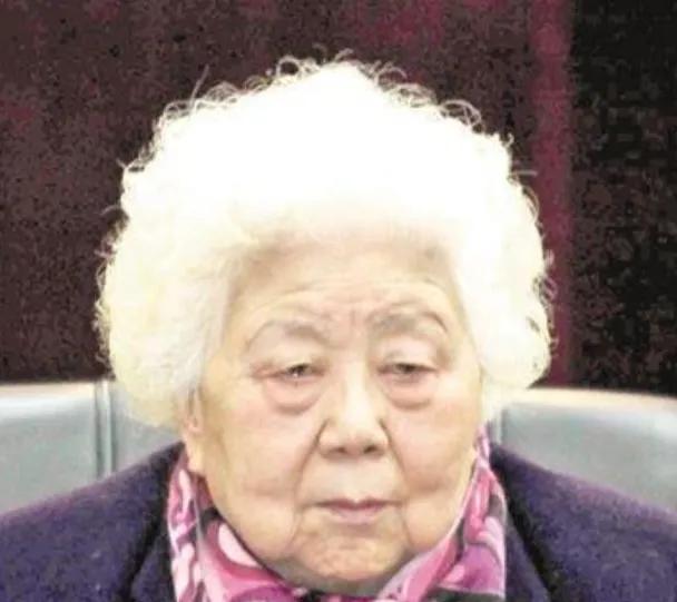 1949年，渣滓洞血流成河，多少革命者倒在了黎明前最后一夜，可有个女人，背着儿子