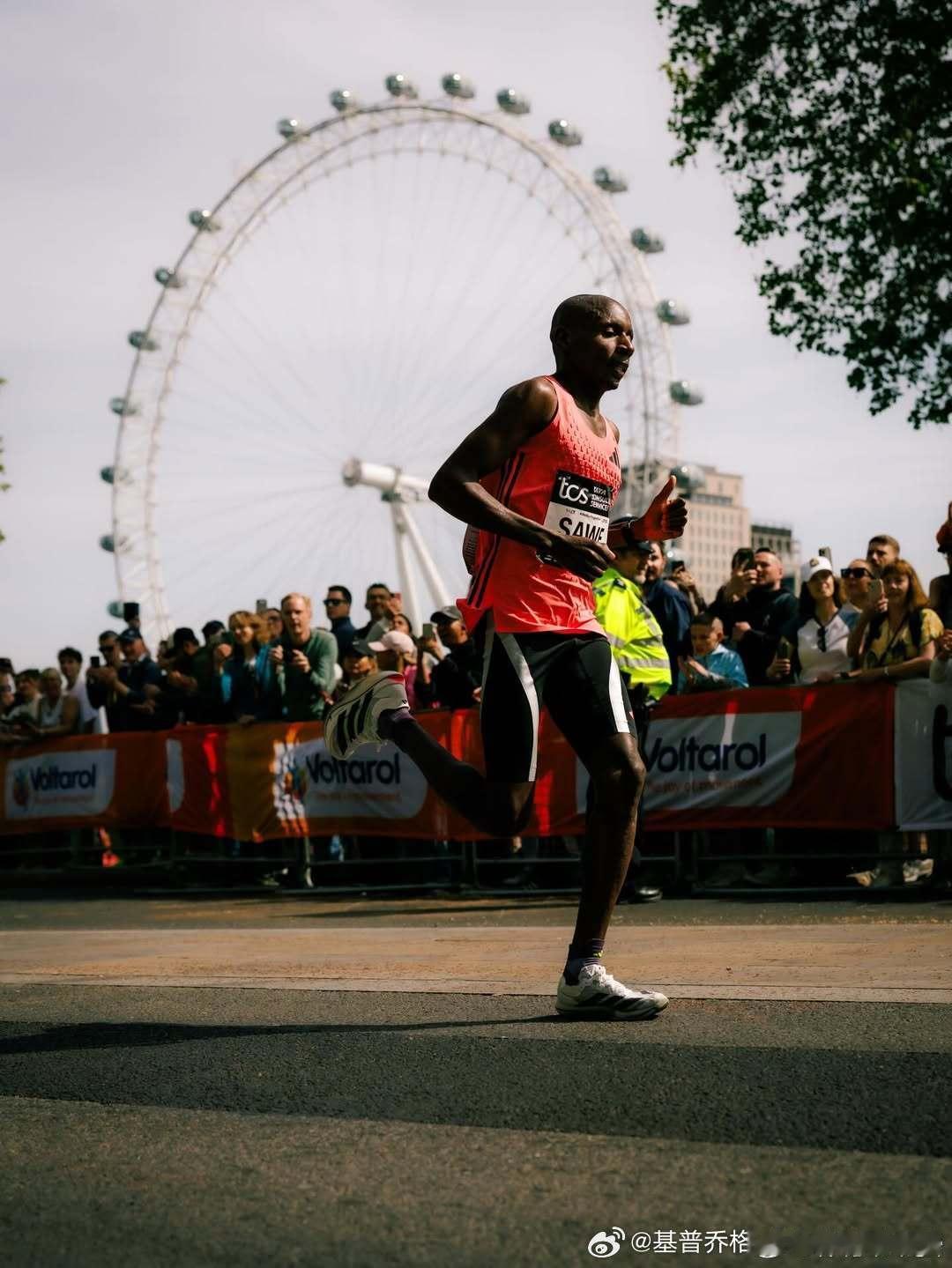 基普乔格祝贺萨维马拉松破二 伦敦马拉松赛，来自肯尼亚的萨维以1小时59分30秒的