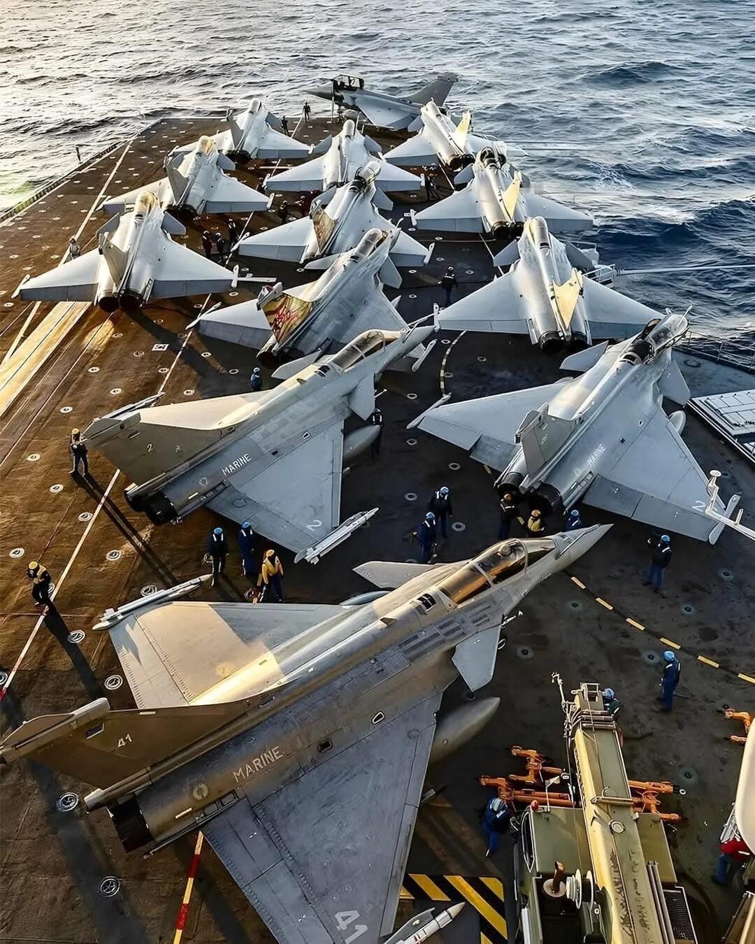 福建舰有多大不用多说了，福建舰的小弟，咱们的常务副航母四川舰有多大你知道吗？图1