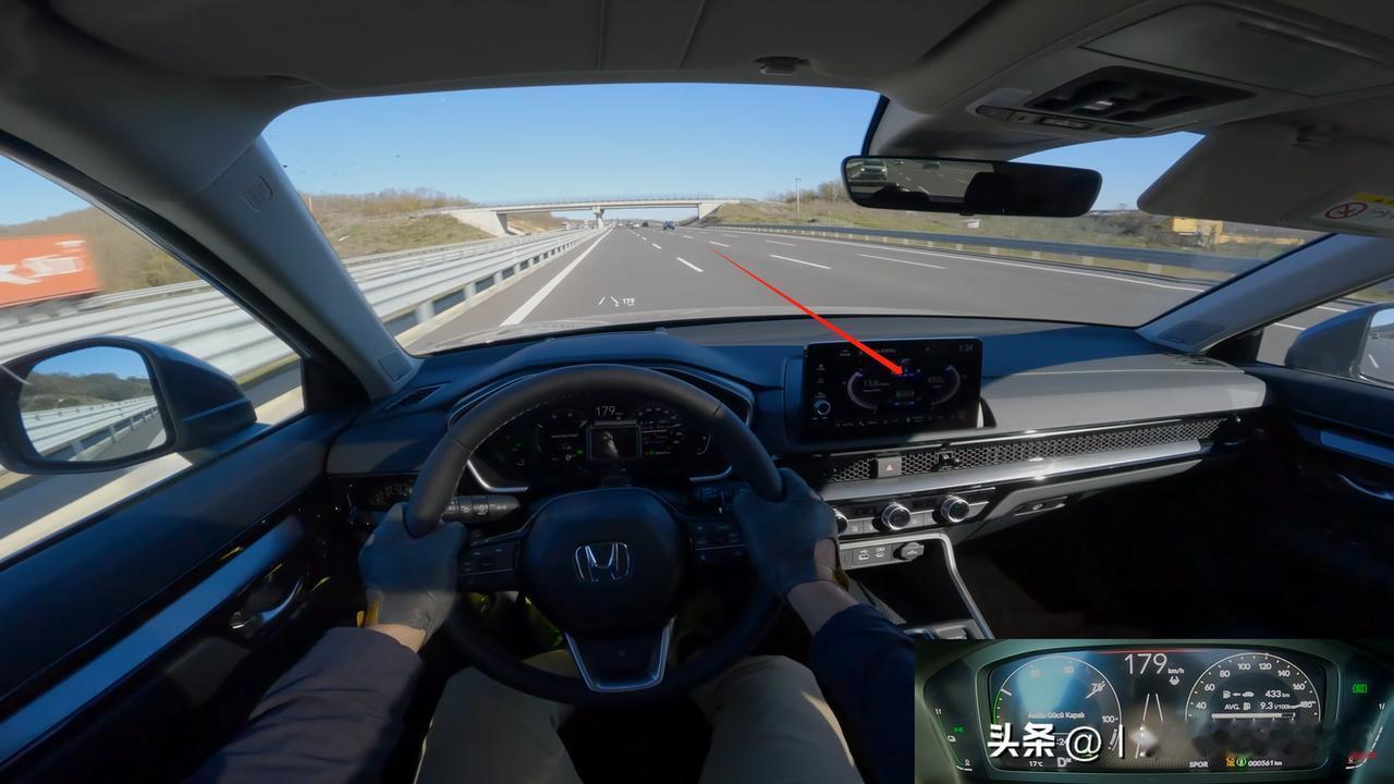 美国一位车友实测了11代HEV雅阁的极速，开到200km/h被电子限速，但明显还