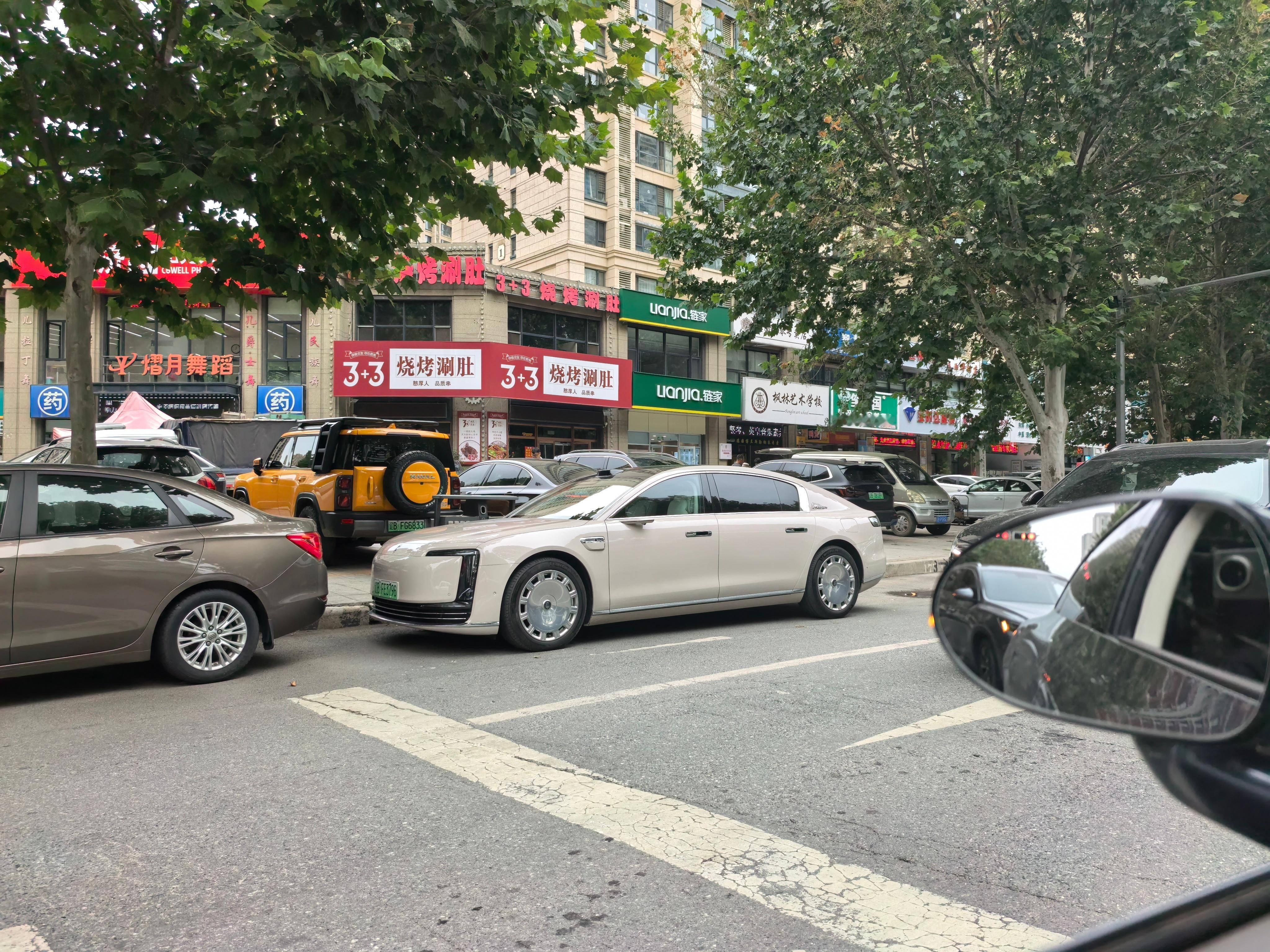 尊界在现实生活中这气场还是超强的[赞][赞][赞]  ​​​
