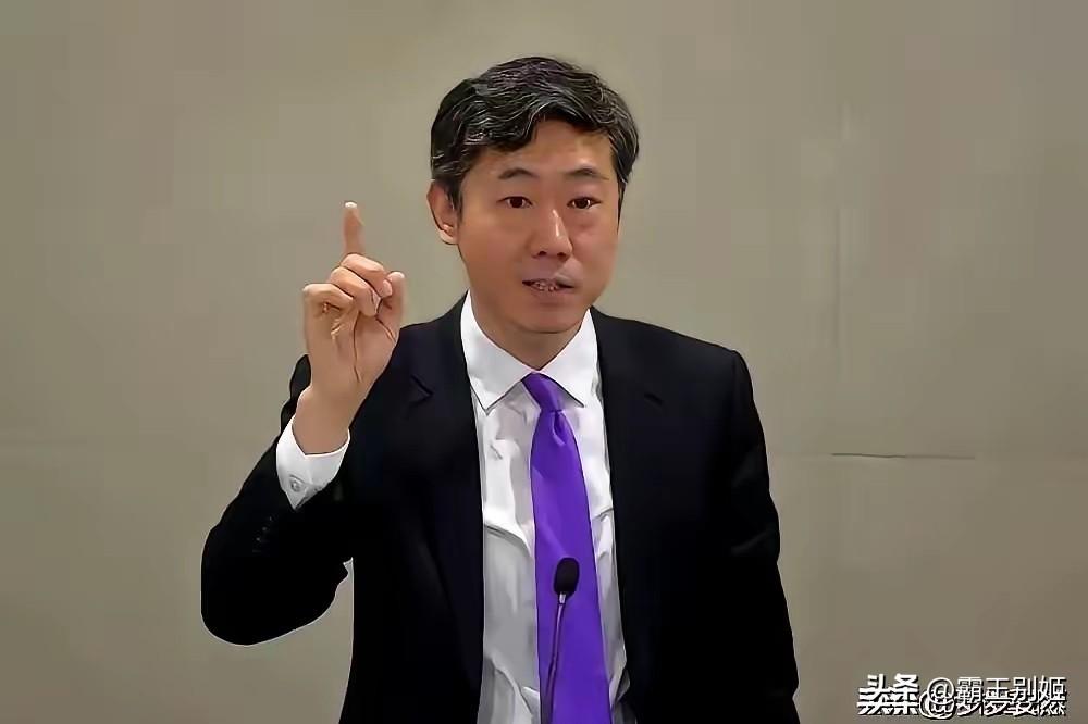 北京一场公开论坛上，清华教授李稻葵公开表态。

他不赞同把高龄农民养老金上调这件