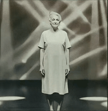 我去
瞬间就返老还童了
这咋做到的（｡ò ∀ ó｡）[泪奔]