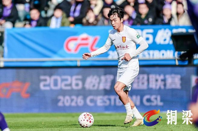 国足补招李镇全
 
据北京青年报记者了解，U23国足球员、重庆铜梁龙队的李镇全，