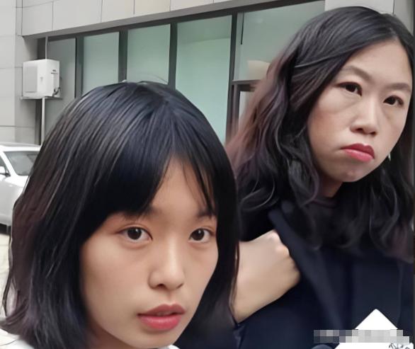 她曾诬告朱军骚扰，败诉后欠朱军36万赔偿款一直不还，现在她甚至移居到了海外，摇身