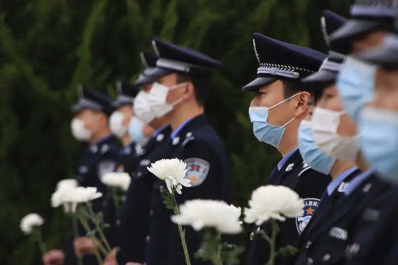 清明时节，松柏寄哀。当我们享受假期时，别忘了那些用生命守护万家灯火的公安英烈。2