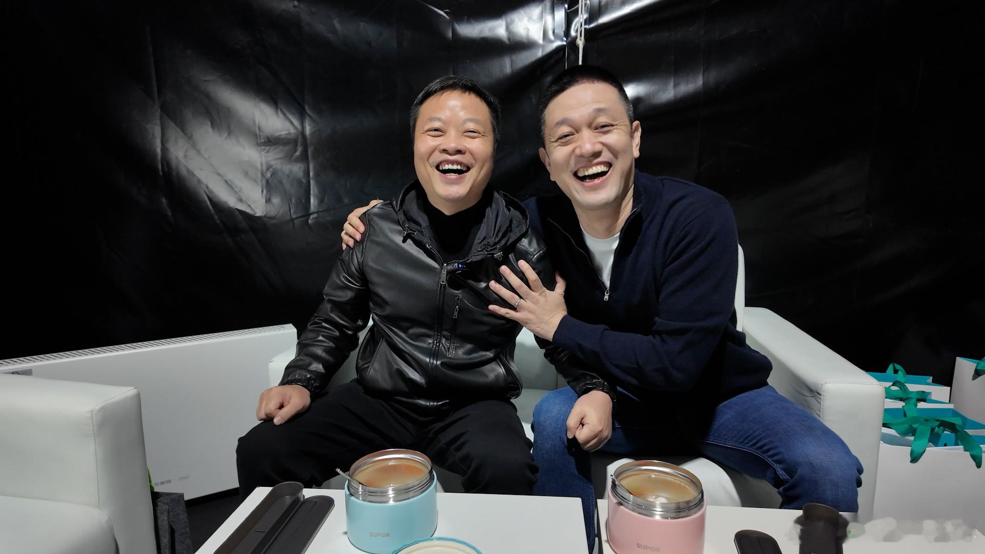 何小鹏冬至探班李斌送汤圆 何小鹏和李斌，估计是都经历过企业的至暗时刻，所以更加惺