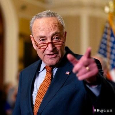 美国参议院民主党领袖查克·舒默今天发文说：“我与卢比奥国务卿谈话时，恳请他坦诚地