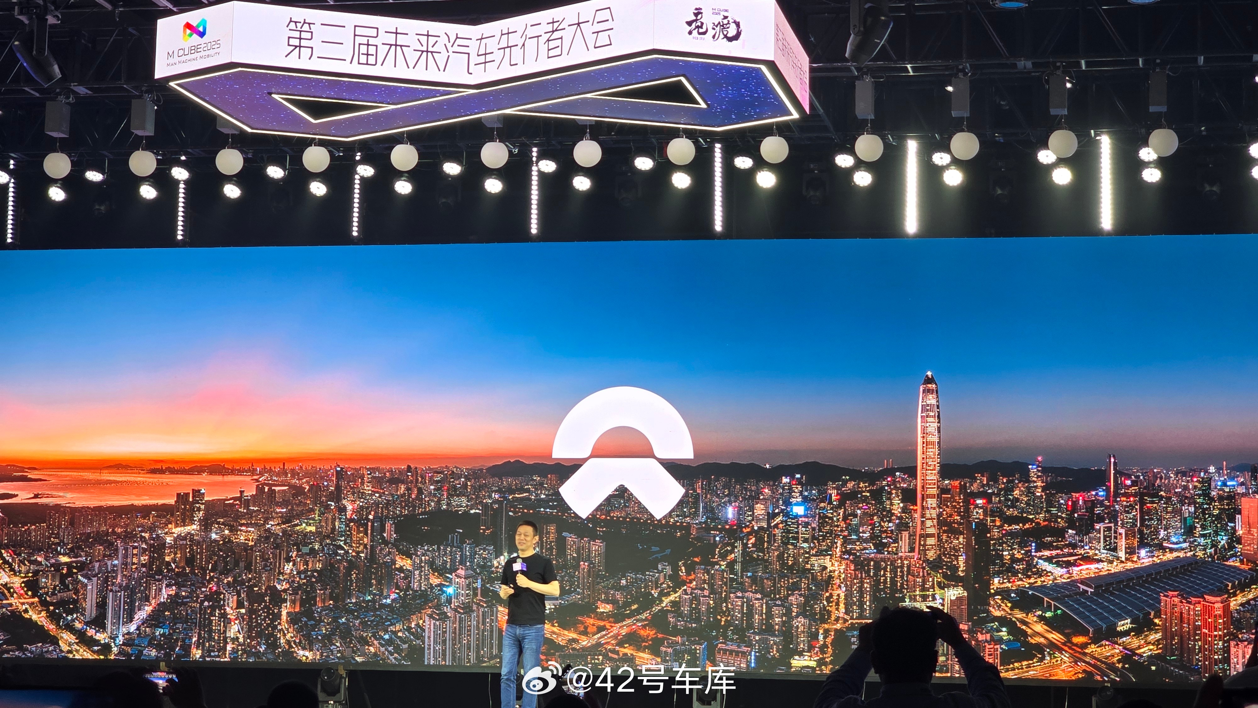 今天在未来先行者大会的演讲中，李斌提到今年是蔚来的产品大年，有 9 款新车上市交