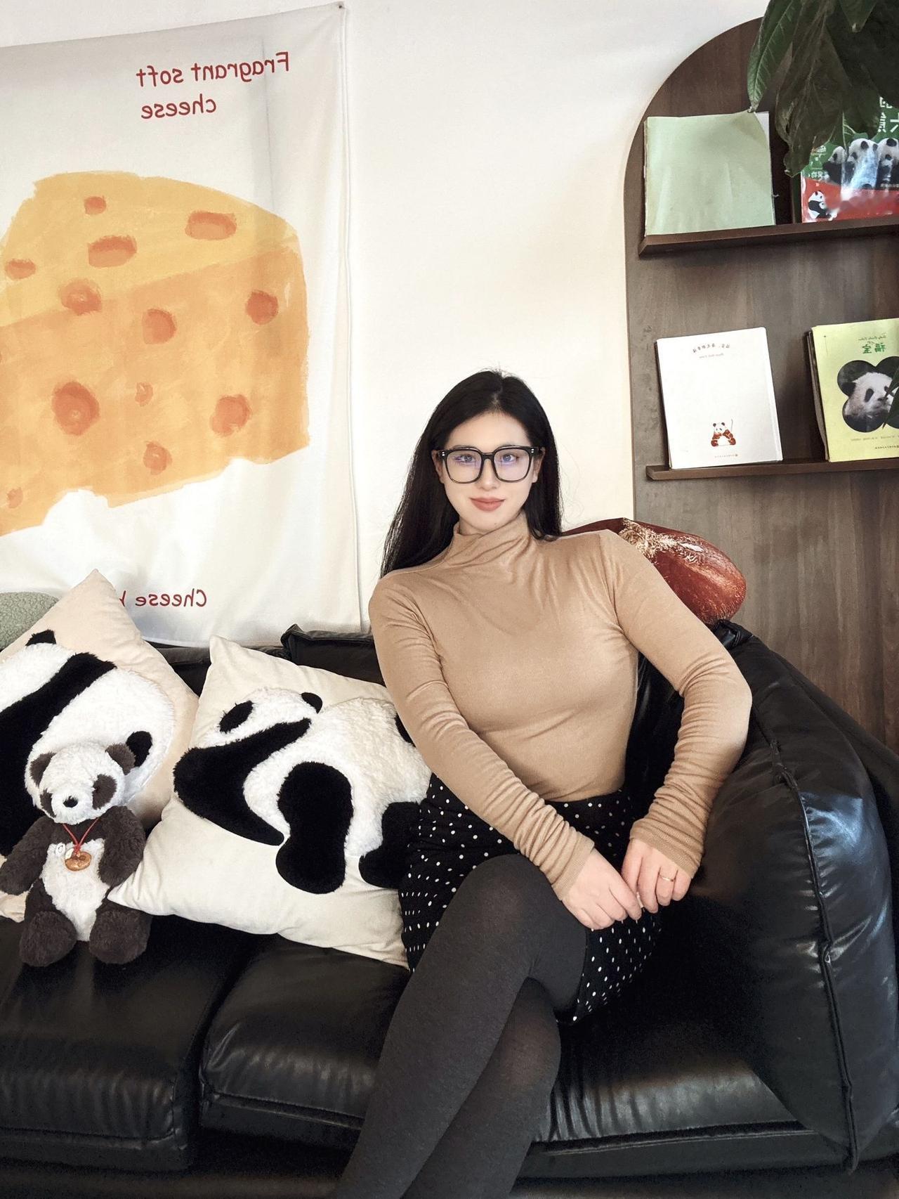 萌宠相伴，温馨时光🐼📸