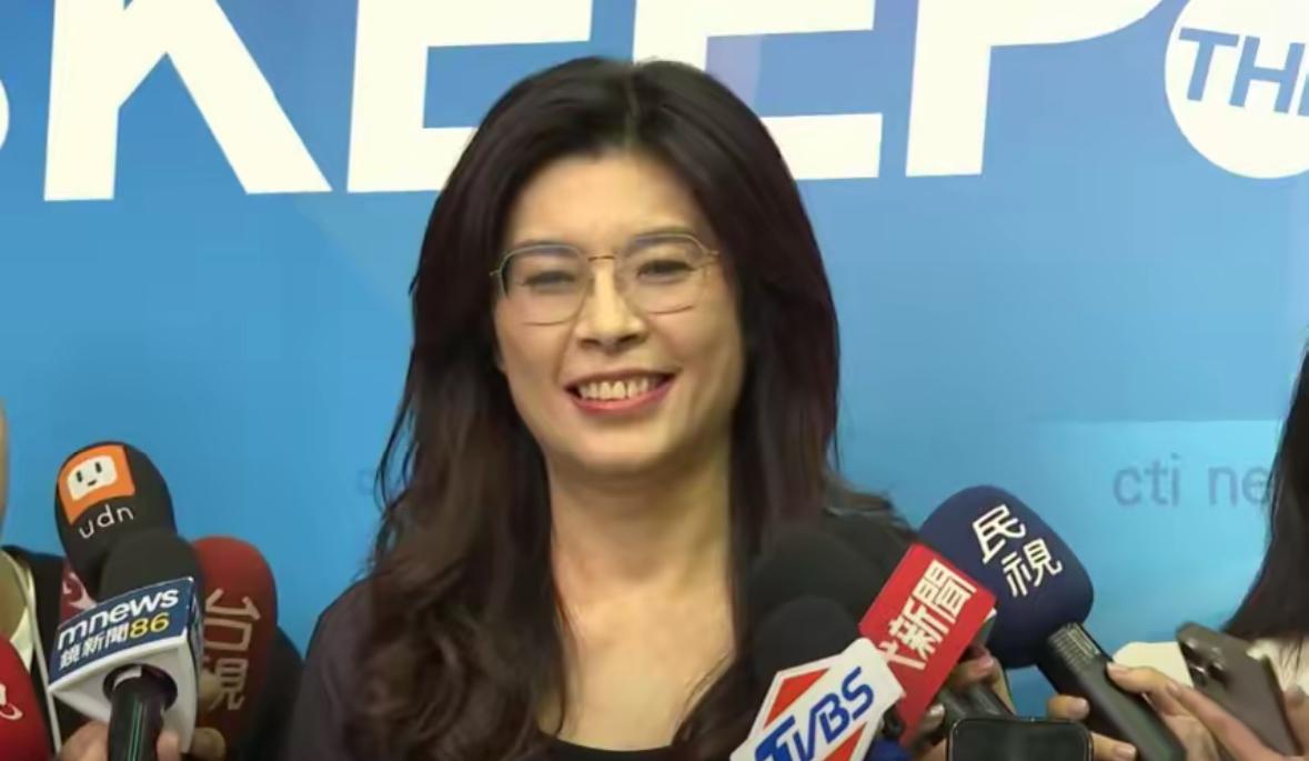 郑丽文在今天的记者会上，给周锡玮和蔡正元出难题，有记者问她是否请周锡玮跟蔡正元组
