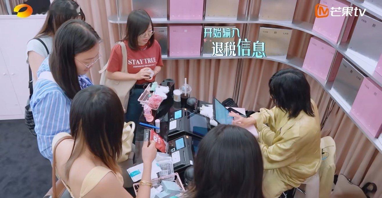 尚雯婕遭遇收银焦虑巴黎合伙人名场面巴黎合伙人尚雯婕[超话]​谁没在收银时慌过！尚