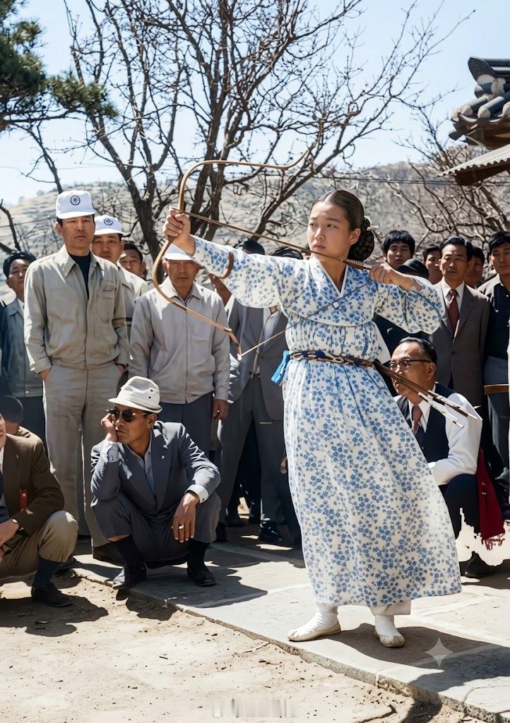 1930年代日据时期韩国梨花女子専門学校（现梨花女子大学）女学生射箭。当时梨花女