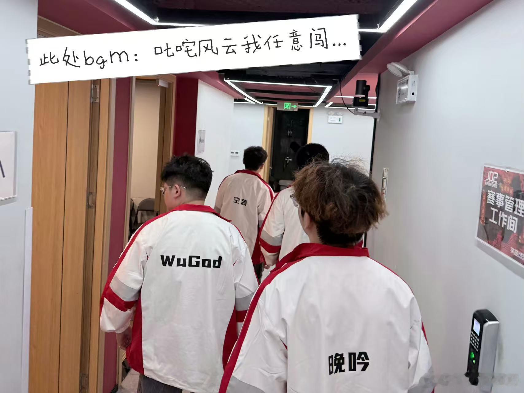 AG晚吟首夺单局MVP登场后全程状态在线，多次打出高光击倒，首获单局MVP，完美