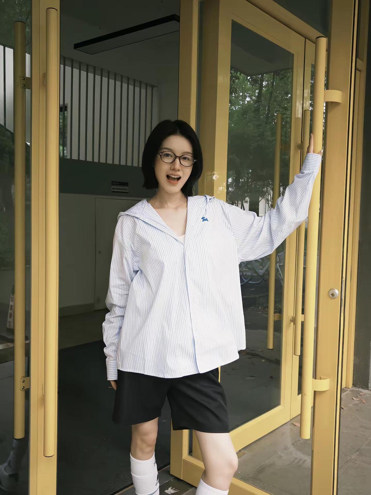 夏天 拜托你融化掉女孩们更多的悲伤吧。短发女生 校园感 随拍look inmyf