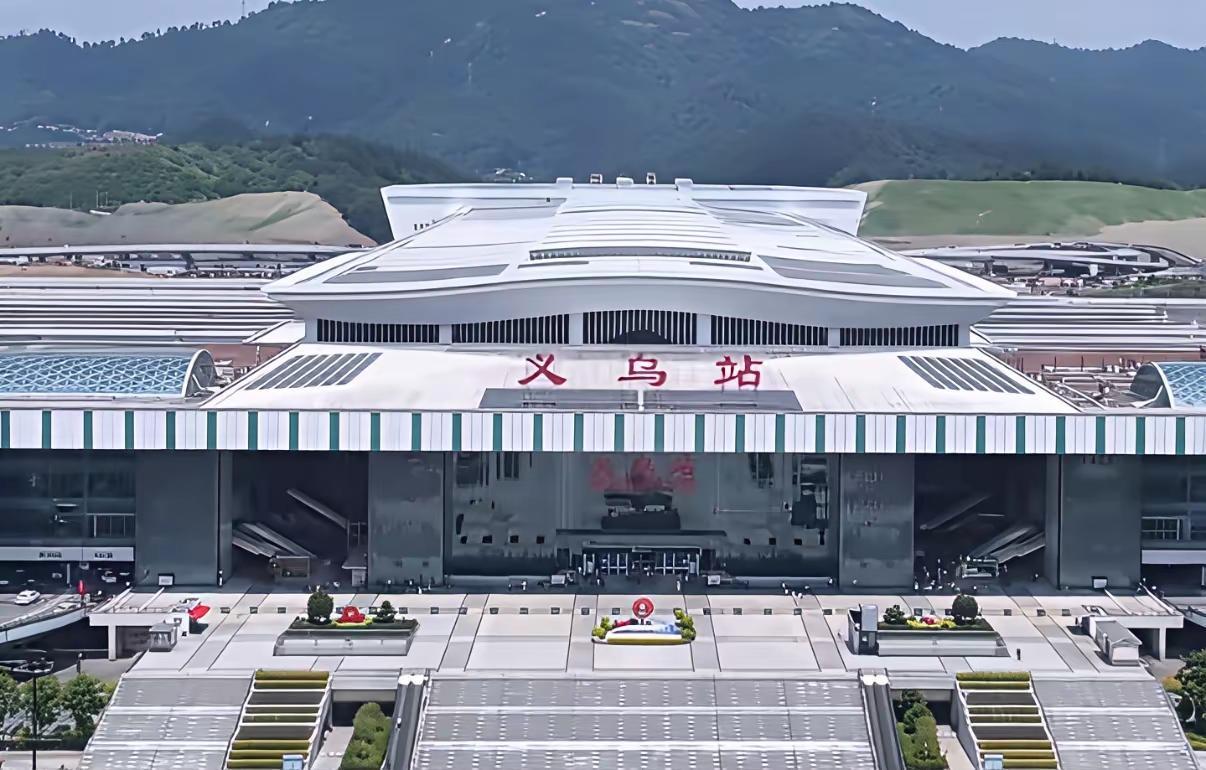 义乌高铁站将于2026年8月20日正式启用，这消息太让人期待了！它预计2026年