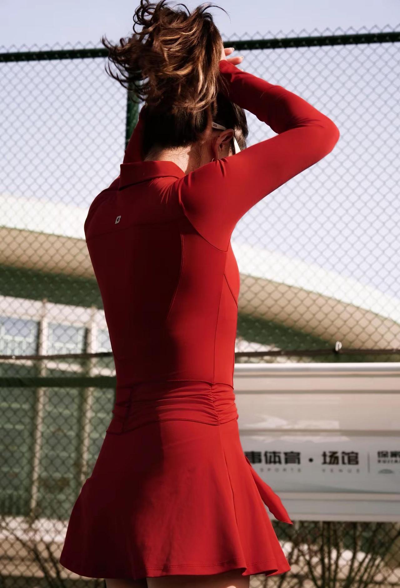 别再盯着冠军捧杯了，今年最顶的网球照片，拍的是球员输球后系鞋带。
国际网球联合会