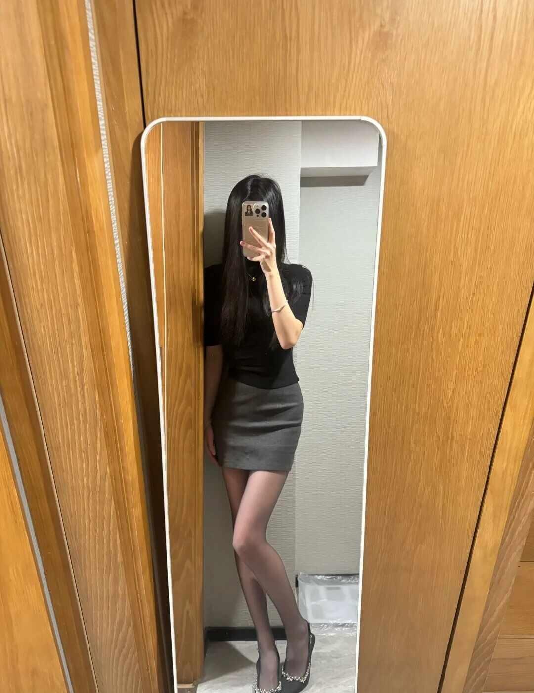今日穿搭
丝袜控 腿型 今日穿搭 每日穿搭 今天这么穿 穿搭分享 今天这样穿搭 
