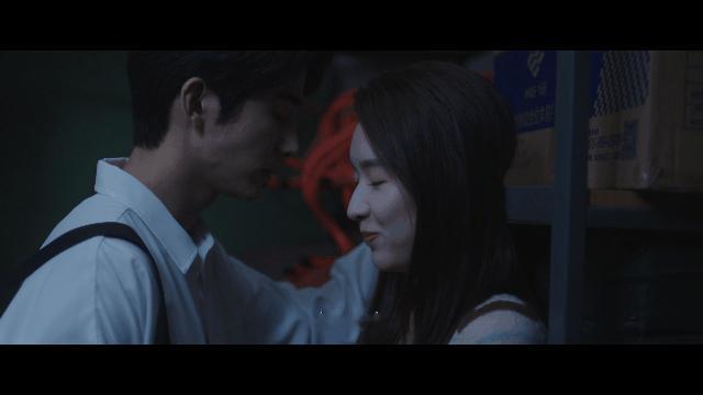 #张新成这都不亲# 以为能看到甜甜的吻戏，结果就这，张新成你倒是亲啊，一开始我还