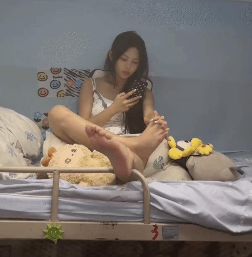 抠脚的不一定是大汉[笑哭]