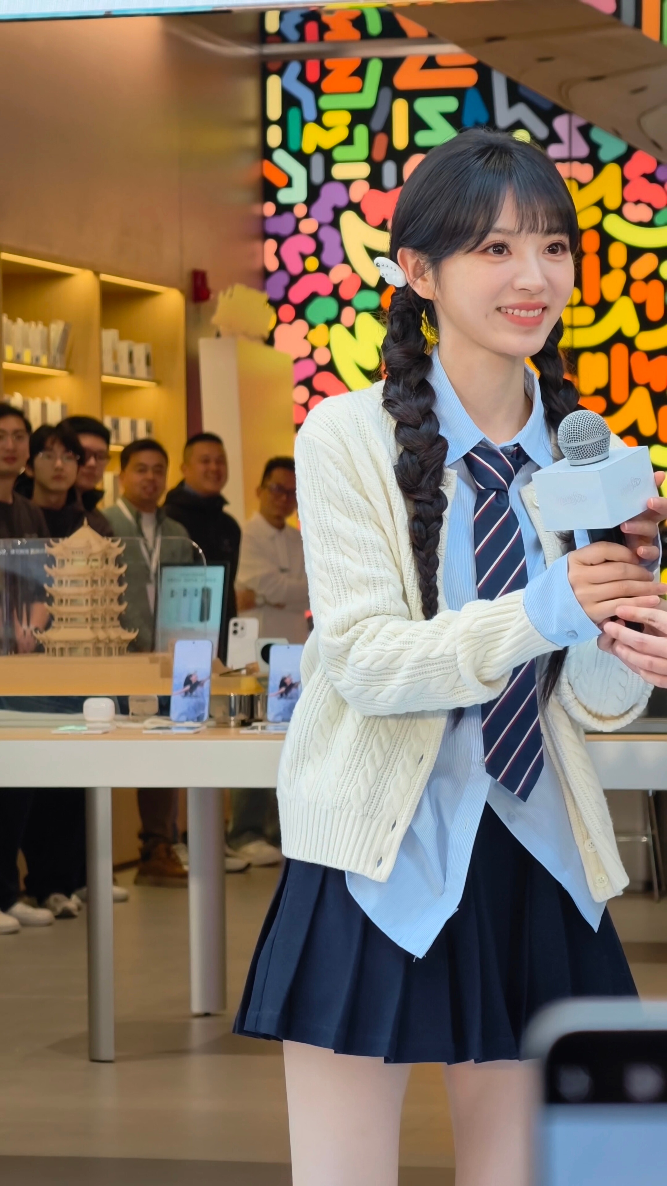 vivo 汉街一日店长活动田曦薇来了这距离怎么样？