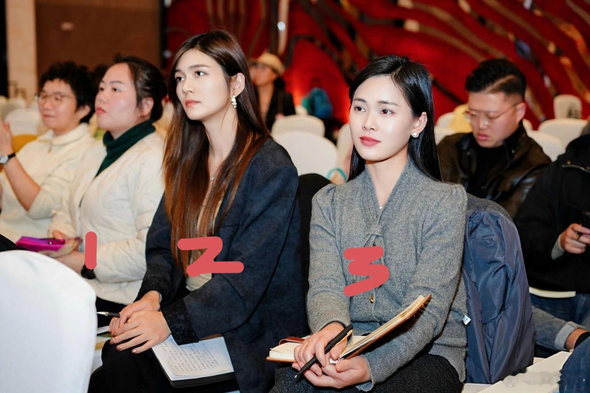 她们三个，你觉得谁是老板？ 