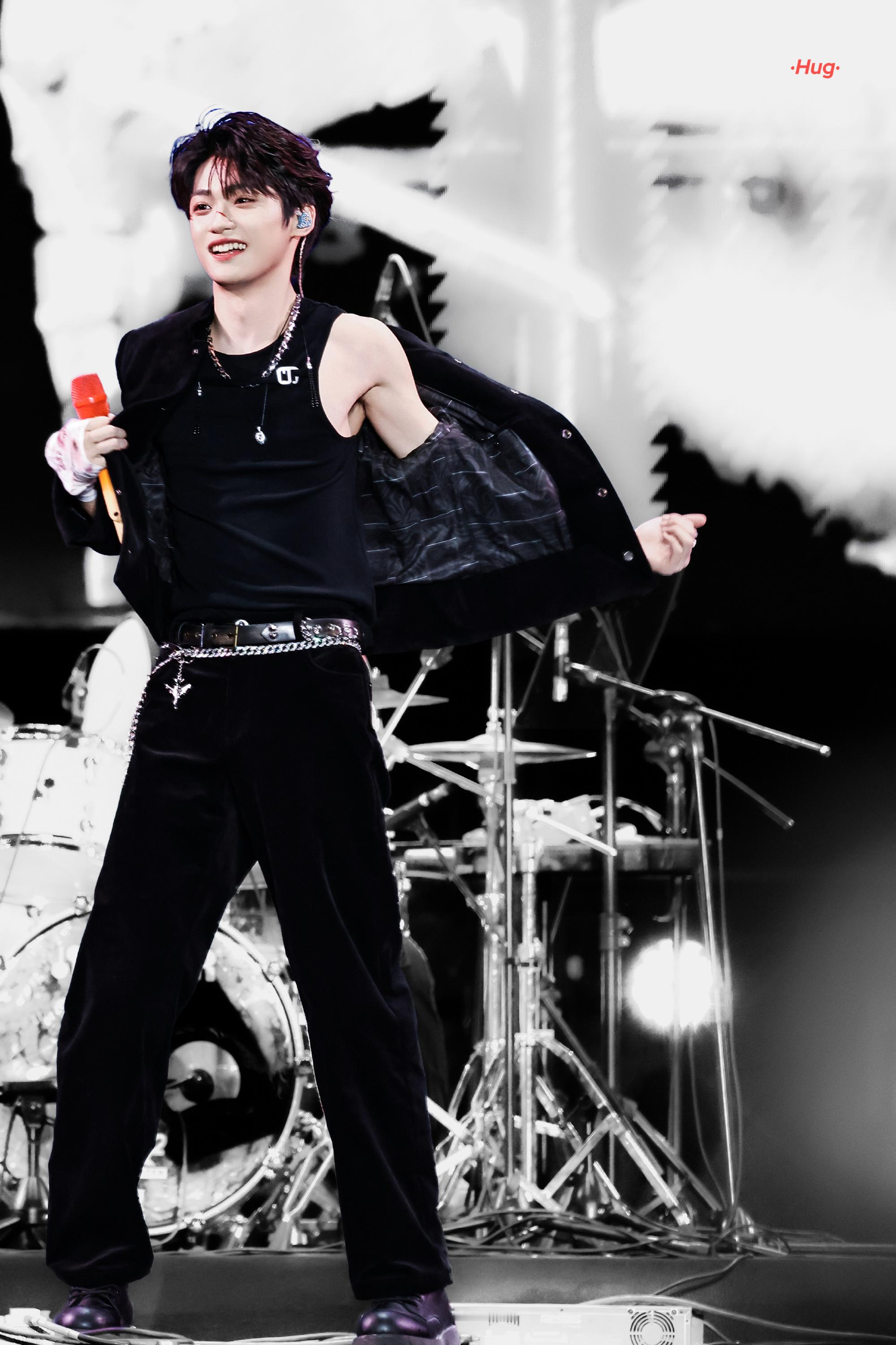 🔮 山茶花的红终究抵不过大海深处的群青.