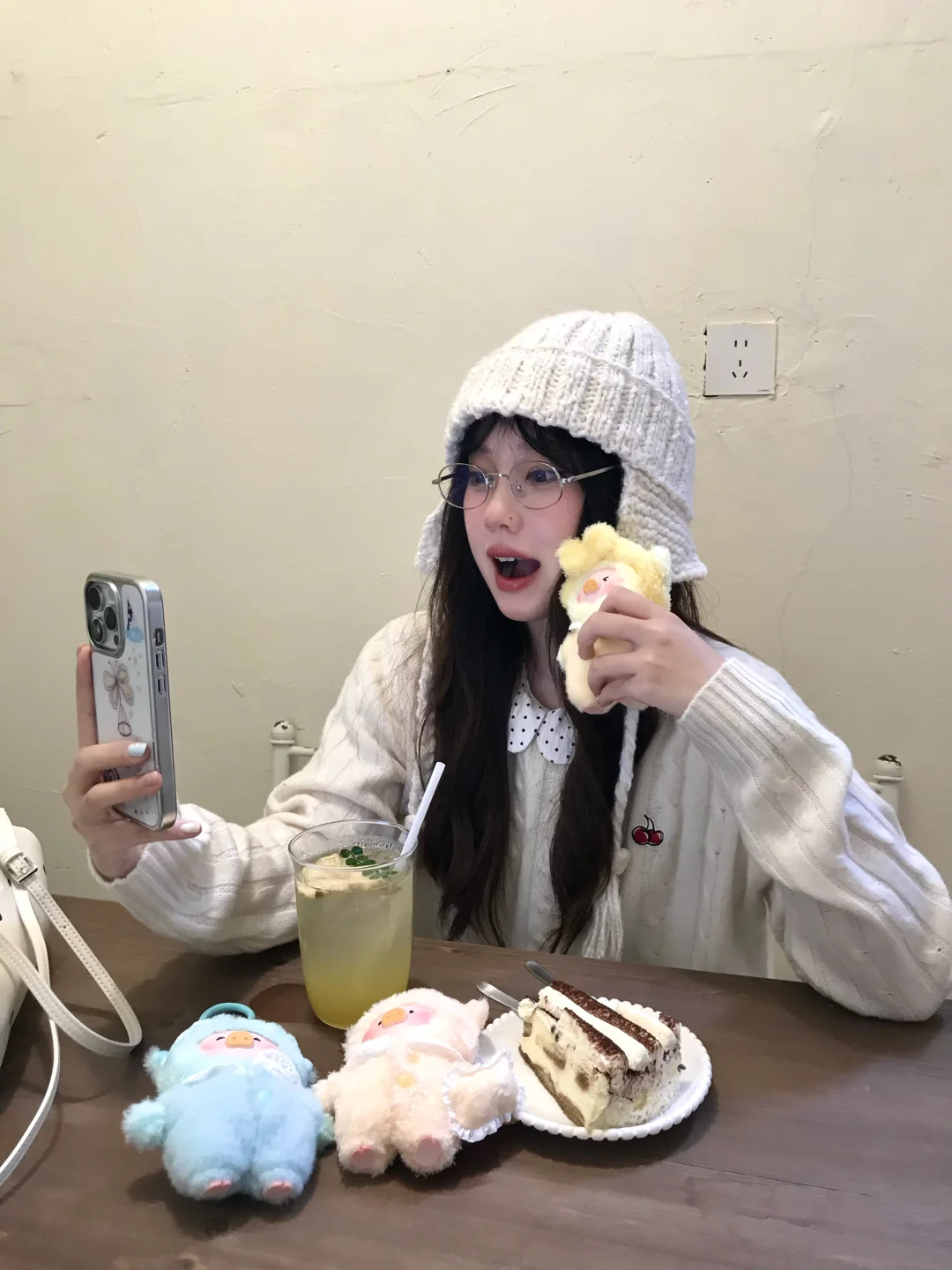 💭存一些韩系咖啡店拍照姿势⁺ʚ⦁⩊⦁ɞ⁺