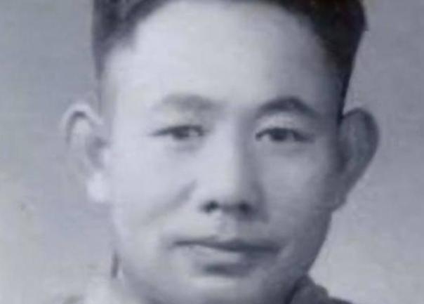 志愿军撤退时，猛然发现山谷藏着黑压压的美军，师长涌起大胆念头。1951年，志愿军