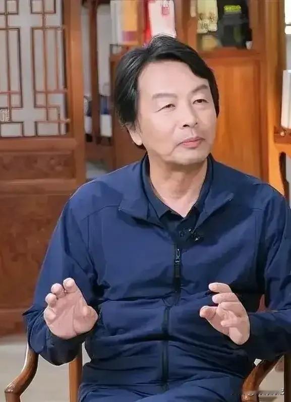 刘震云说：“看动物世界，你会发现一个有趣的现象：食草动物一直在低头吃草，好像永远