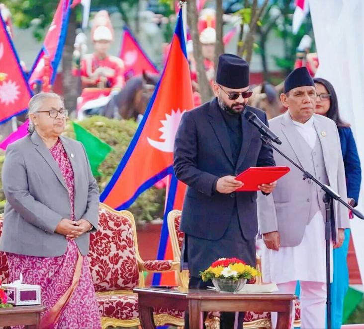 这个90后真能扛住烂摊子吗？谁能想到，曾经在尼泊尔街头唱地下说唱、吐槽社会不公的