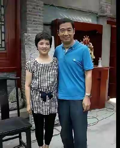 这不是当年演康熙和宜妃的两位演员吗？你还记得他们的名字吗？