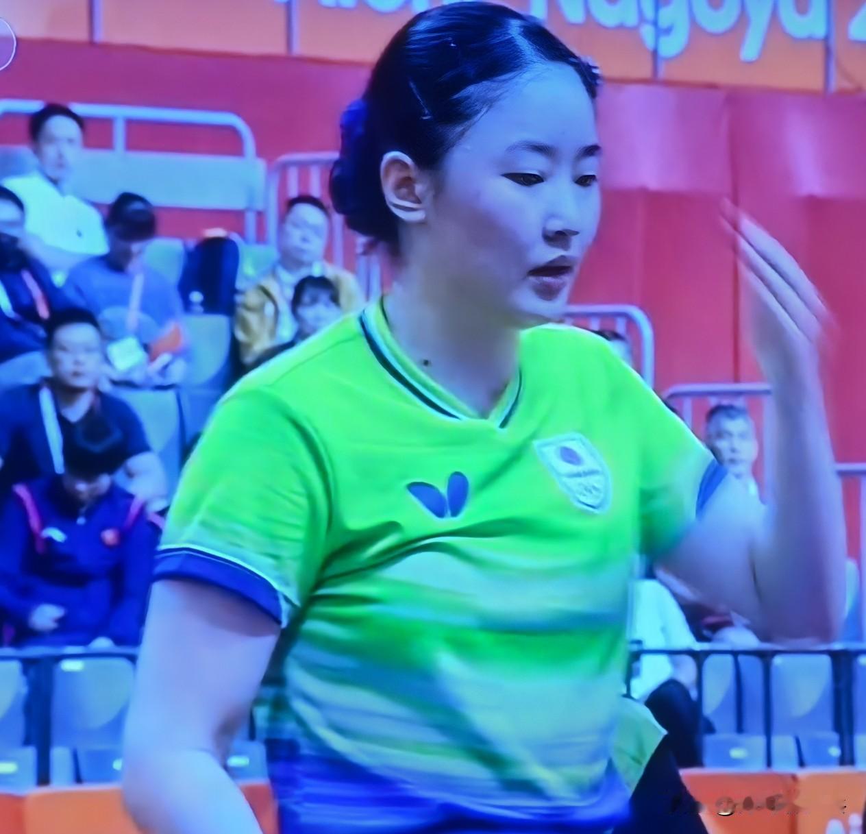王曼昱拿下了张本美和！
曼昱决胜局开局打得非常好，3:0 领先！

张本美和顽强
