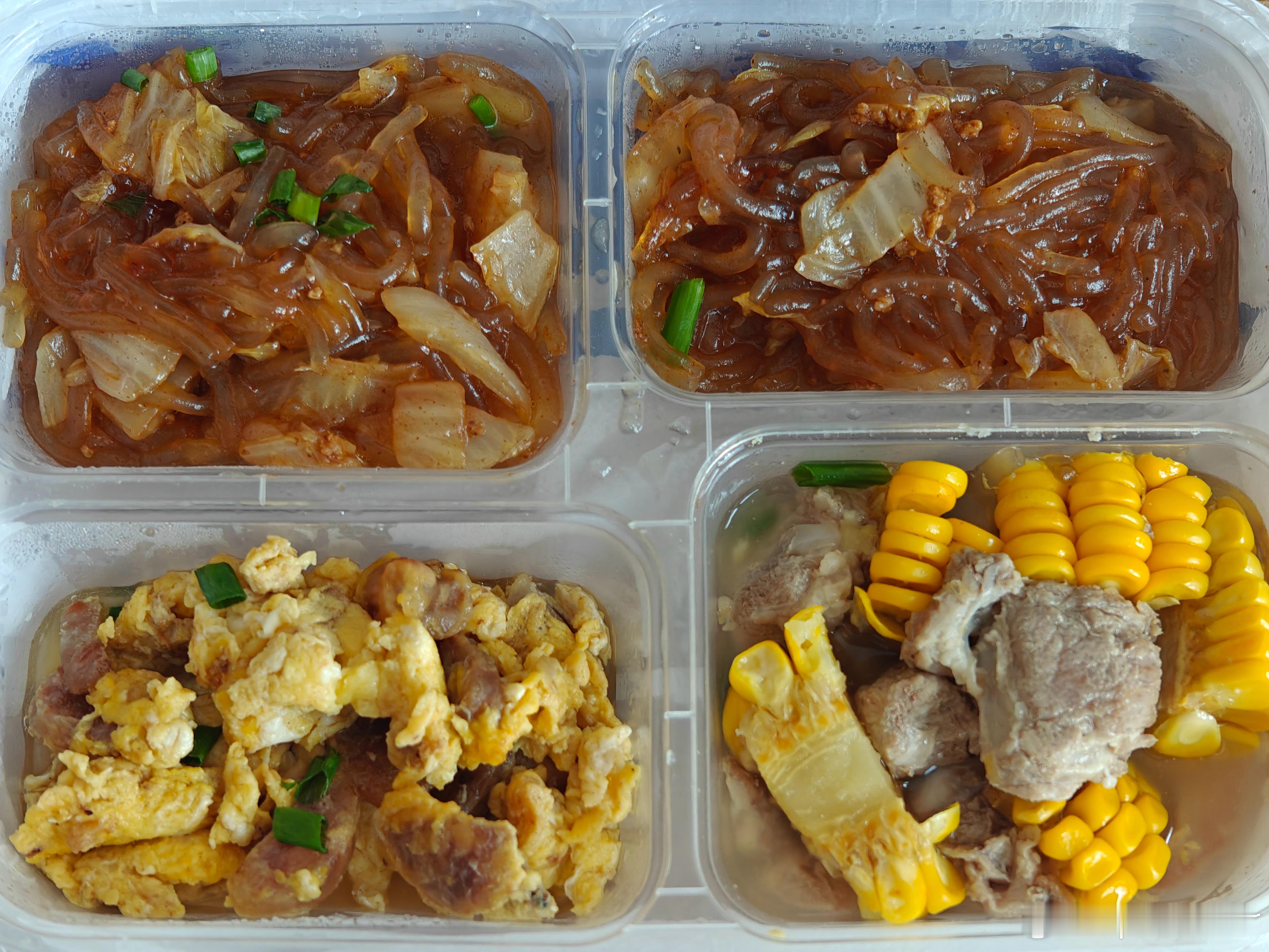 恰！排骨炖玉米，土猪香肠炒蛋，白菜粉条×2  ​​​