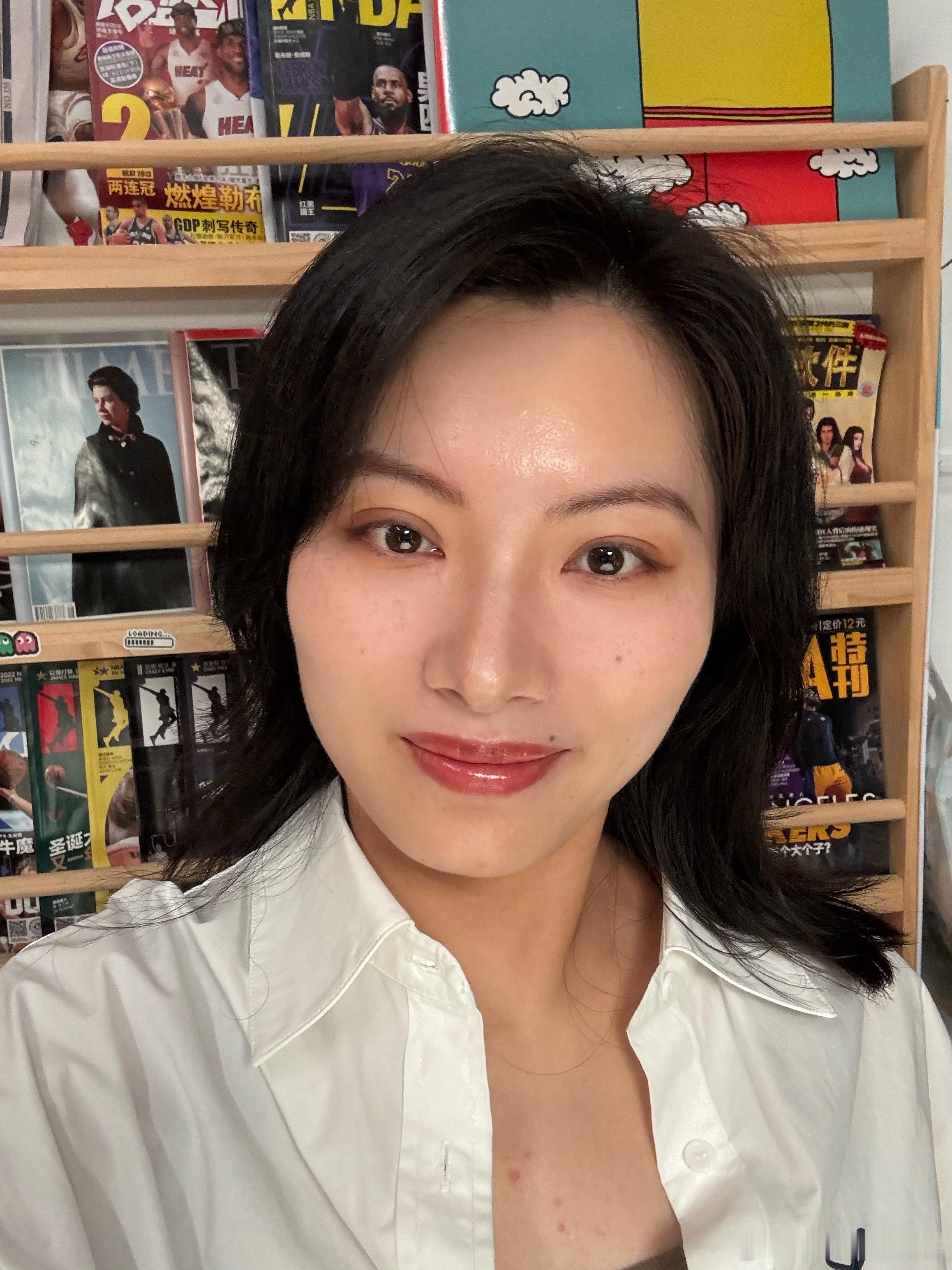 今天要录视频难得用心化个妆可惜今天也不出门必须得咔两张给咱网友们看看阅读量有多少