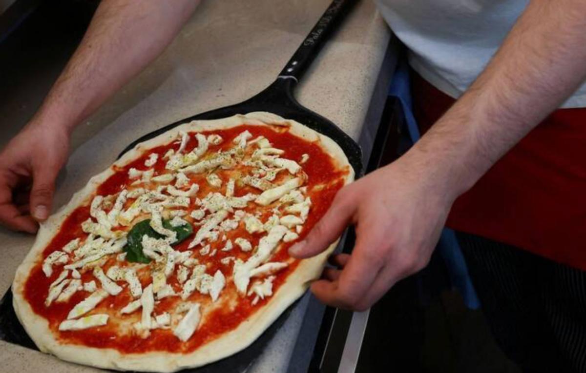 【五角大楼附近的披萨店生意突然火爆，美军瞄准伊朗？】

五角大楼的披萨店点餐又有