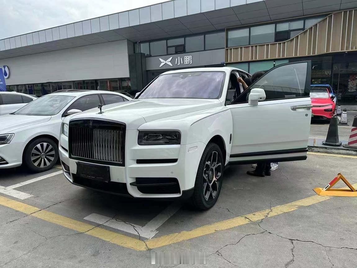 要说SUV中的大哥大那劳斯莱斯 库里南 BB说第二应该没人说第一吧[馋嘴]202