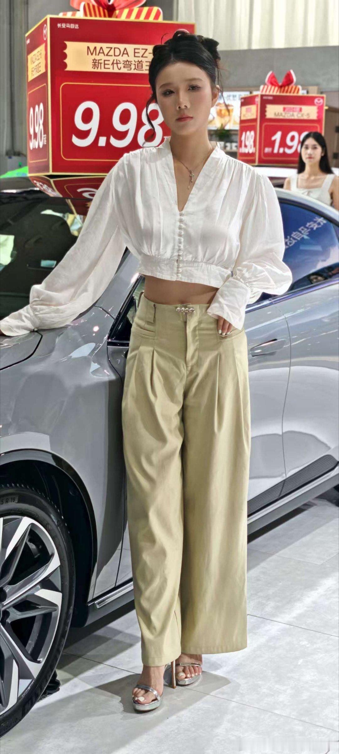 无锡机场不让打开遮光板，下降到落地了下飞机全程都是关闭状态 