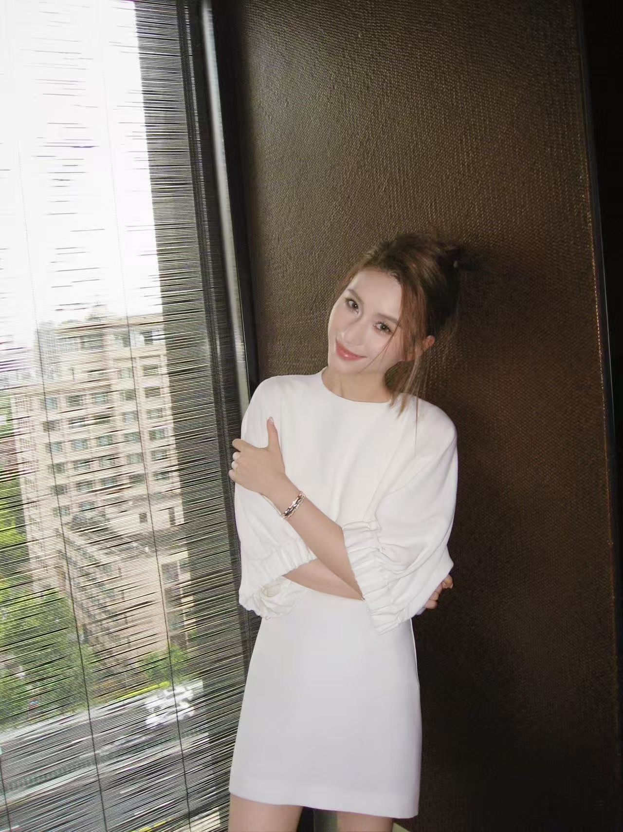 点击就看豪门家宴的隐形排场！何超莲澳门Vlog的隐藏C位是尊界S800！通勤办公